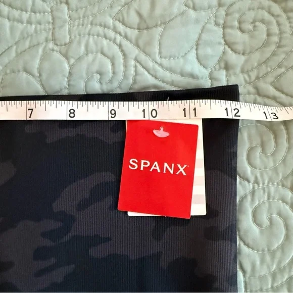 NWT SPANX Look At Me Now Black Camo Leggings Size M Women - Picture 7 of 9